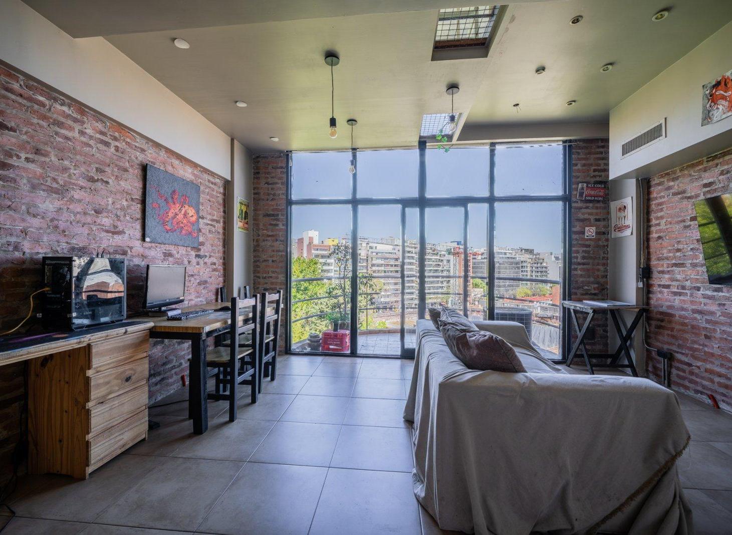 VENTA DEPTO DUPLEX TIPO LOFT DE 2 AMBIENTES A REFACCIONAR CON COCHERA Y FULL AMENITIES