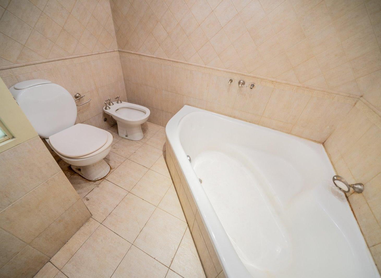 VENTA DEPTO DUPLEX TIPO LOFT DE 2 AMBIENTES A REFACCIONAR CON COCHERA Y FULL AMENITIES