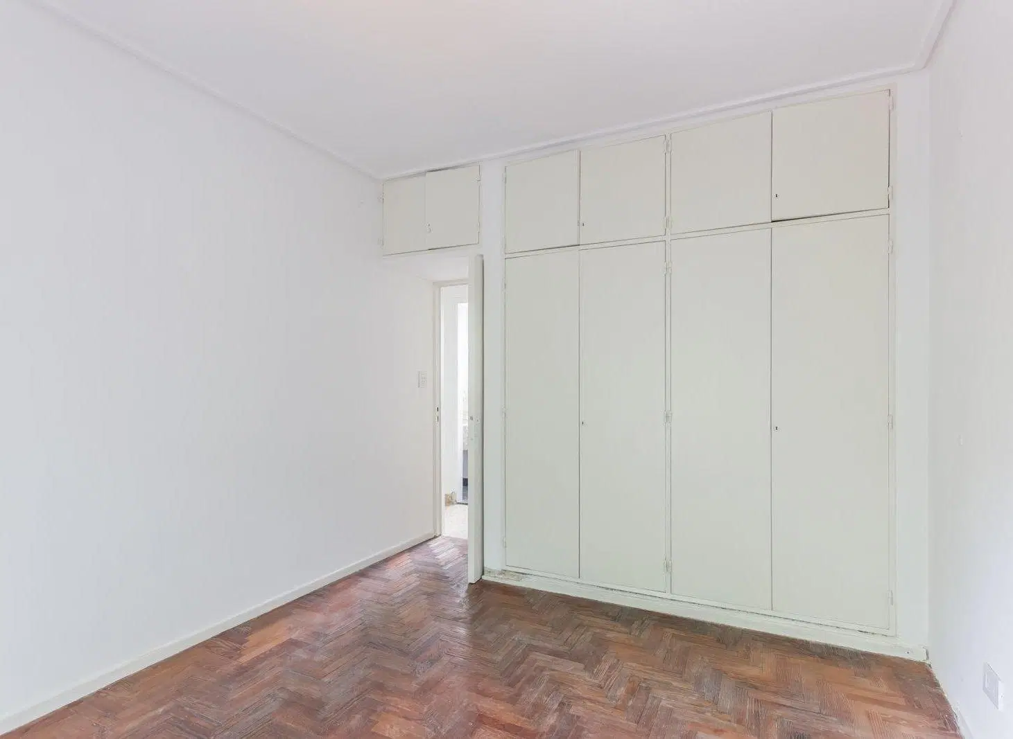 VENTA 3 AMBIENTES AL FRENTE C/COCHERA CUBIERTA Y BALCÓN DE CORRIDO EN MONTE CASTRO 3