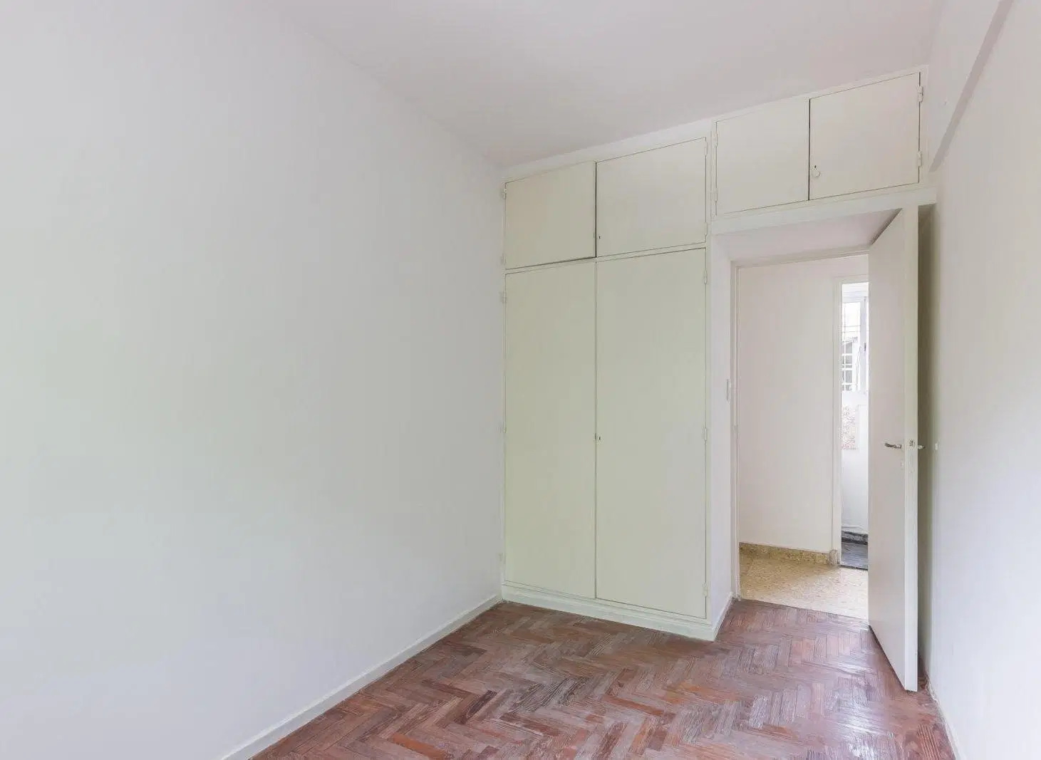 VENTA 3 AMBIENTES AL FRENTE C/COCHERA CUBIERTA Y BALCÓN DE CORRIDO EN MONTE CASTRO 4
