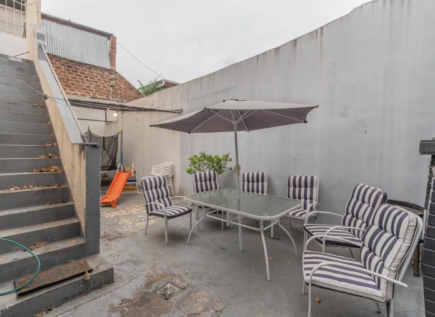 VENTA DE CASA DE 5 AMBIENTES C/PATIO Y TERRAZA EN RAMOS MEJÍA 5