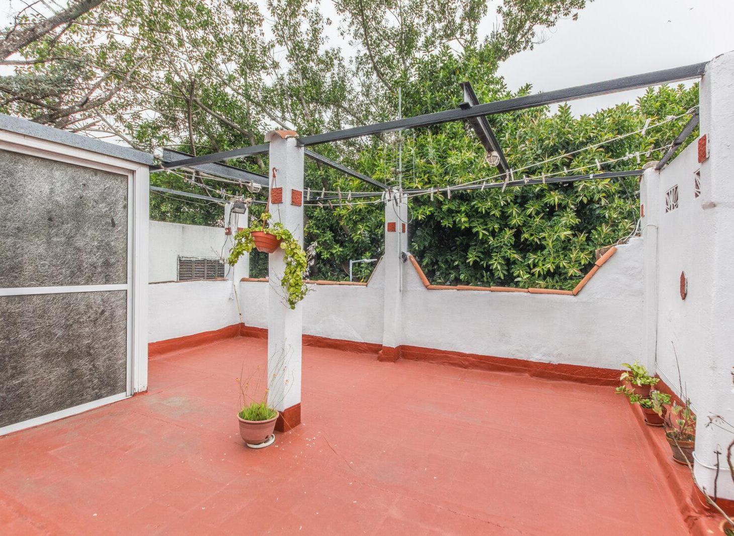 Foto de VENTA CASA LOTE PROPIO DE 5 AMBIENTES CON COCHERA Y TERRAZA EN VILLA, imagen 2
