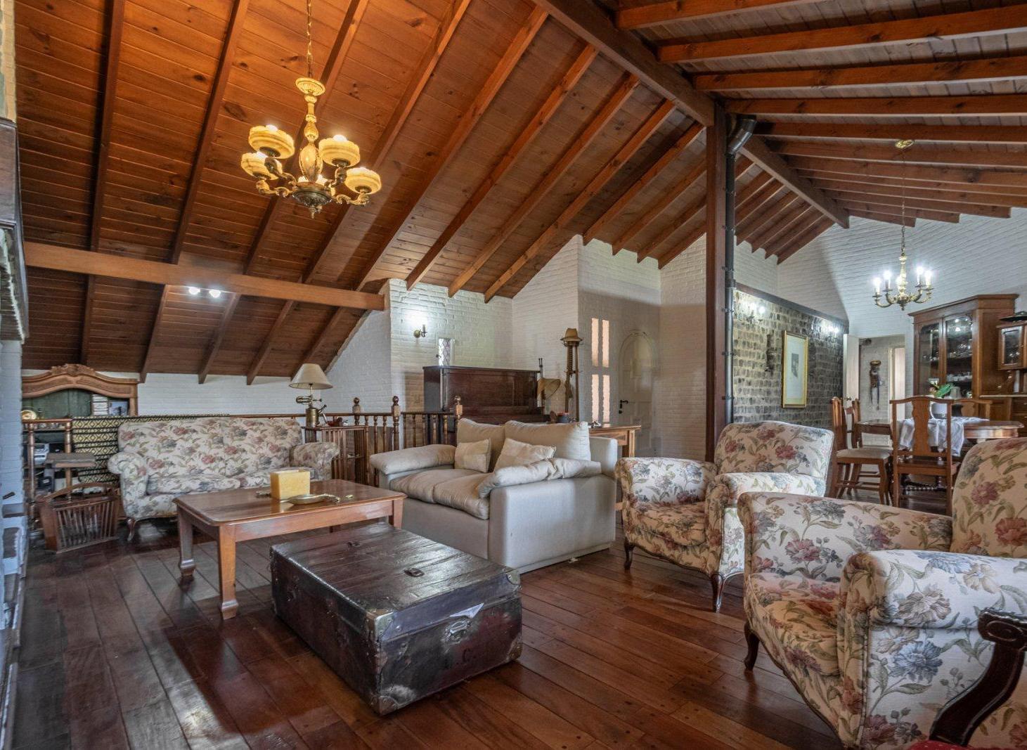 Foto de VENTA CASA UNA PLANTA 5 AMB, CON JARDÍN, PILETA, QUINCHO Y COCHERA EN, imagen 4