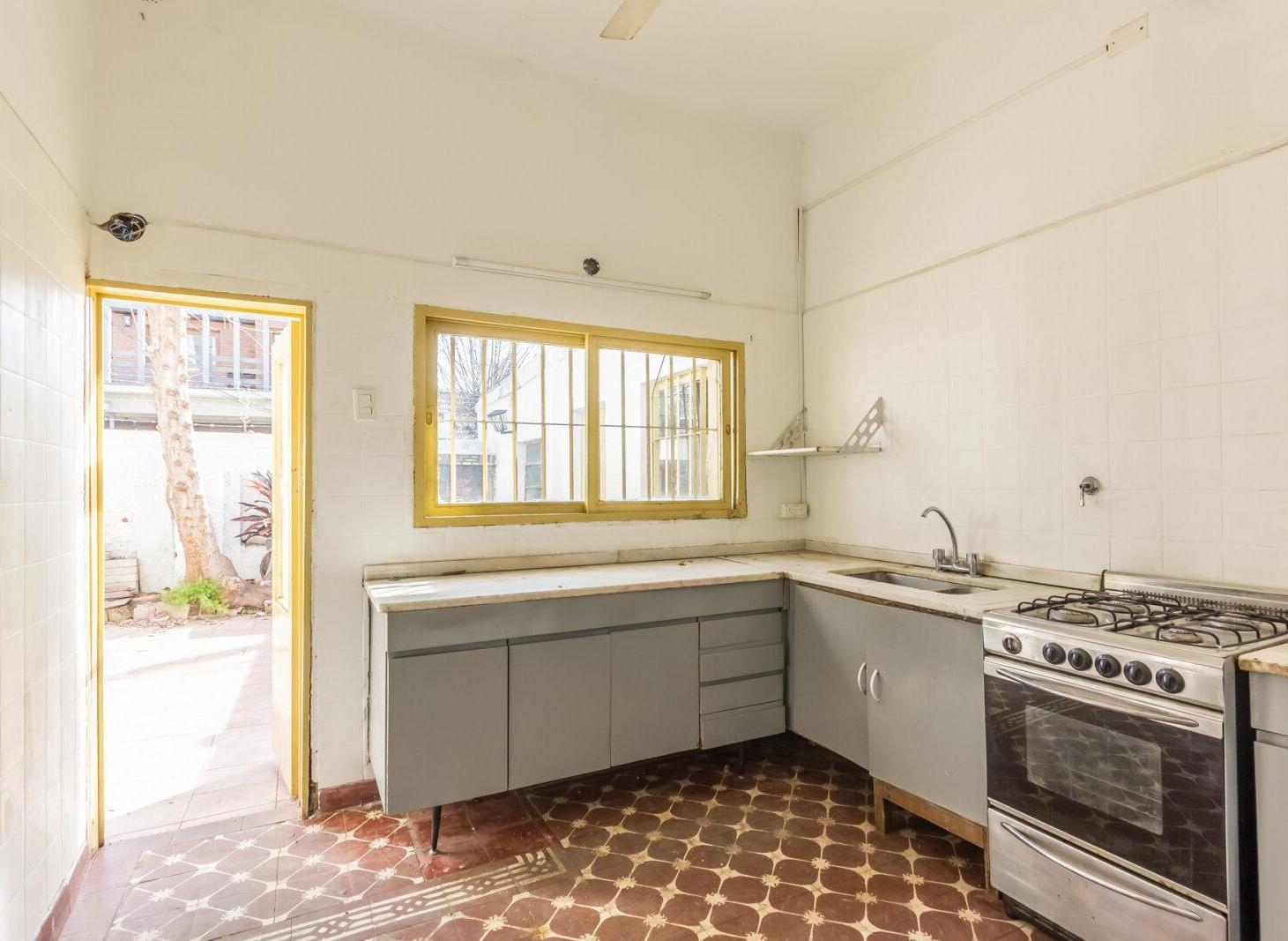 Foto de VENTA DE CASA 3 AMBIENTES C/MONOAMBIENTE Y COCHERA CUBIERTA EN SAN, imagen 2