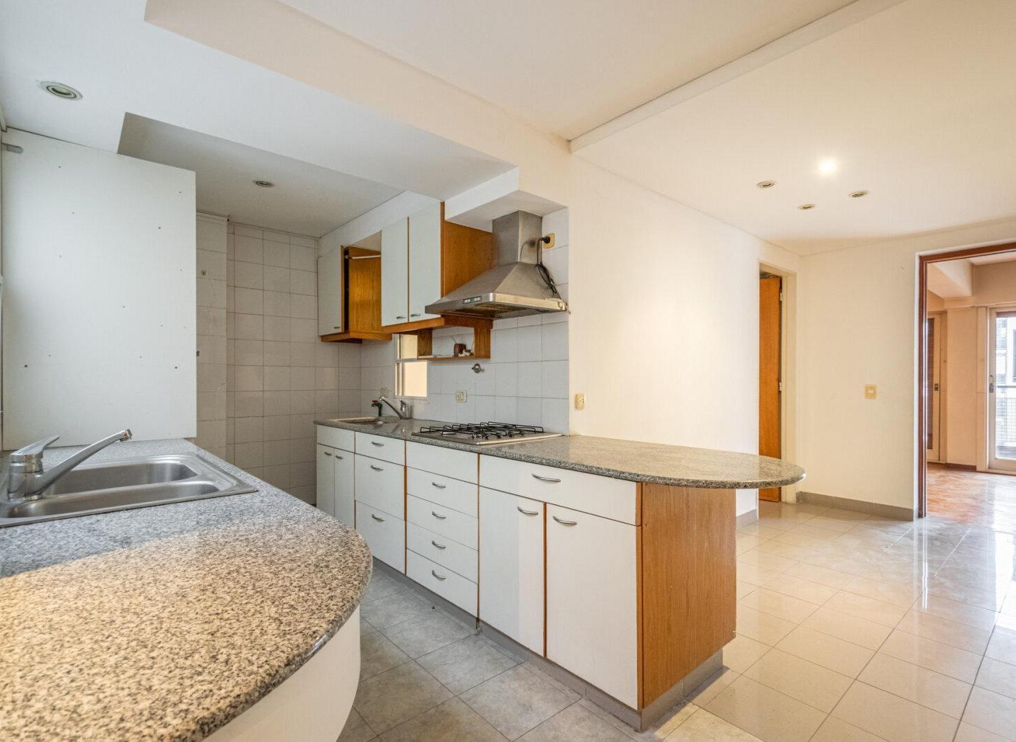 Foto de VENTA PISO 4 AMBIENTES C/DEPENDENCIA, BAULERA Y 2 COCHERAS CUBIERTAS, imagen 1