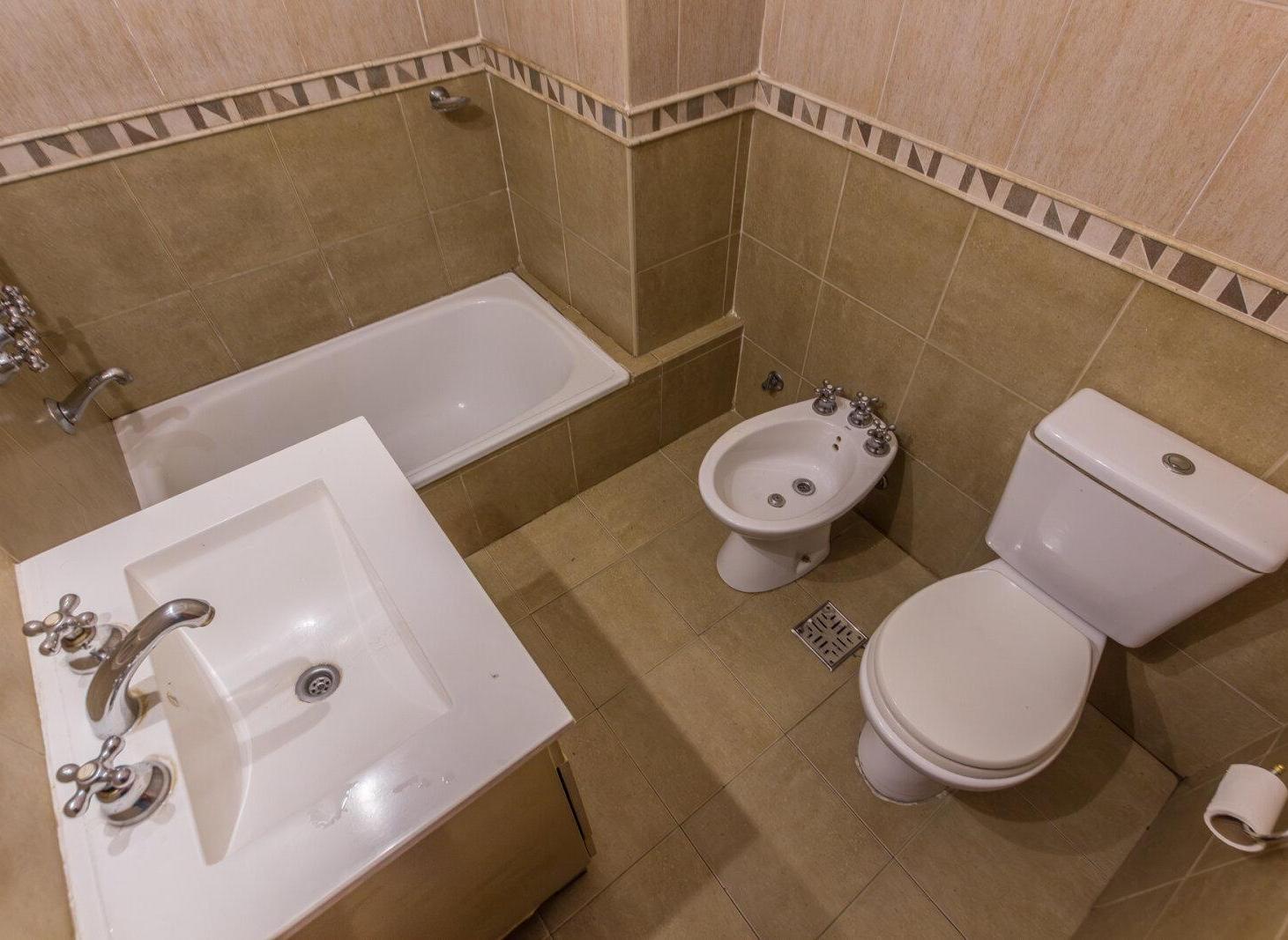 Foto de VENTA DEPTO 3 AMBIENTES C/BALCÓN AL FRENTE EN RAMOS MEJÍA, imagen 2