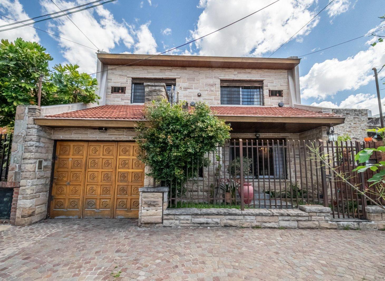 Foto de CASA EN VENTA EN FLORIDA – 3 DORMITORIOS, JARDÍN, PILETA, QUINCHO Y, imagen 1