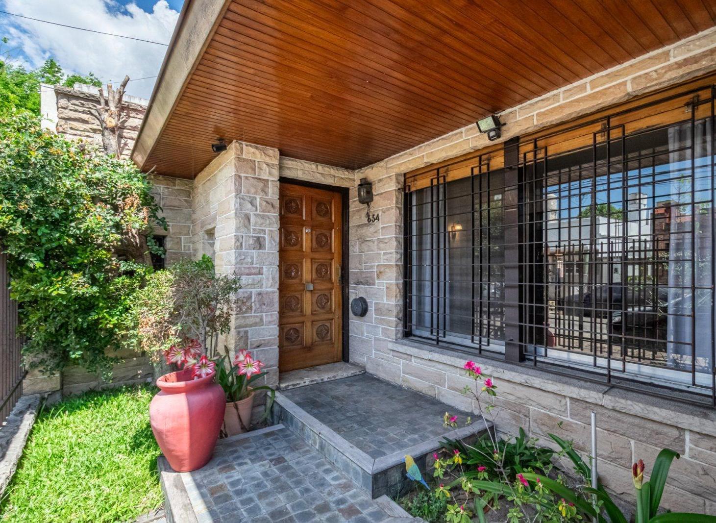 Foto de CASA EN VENTA EN FLORIDA – 3 DORMITORIOS, JARDÍN, PILETA, QUINCHO Y, imagen 4