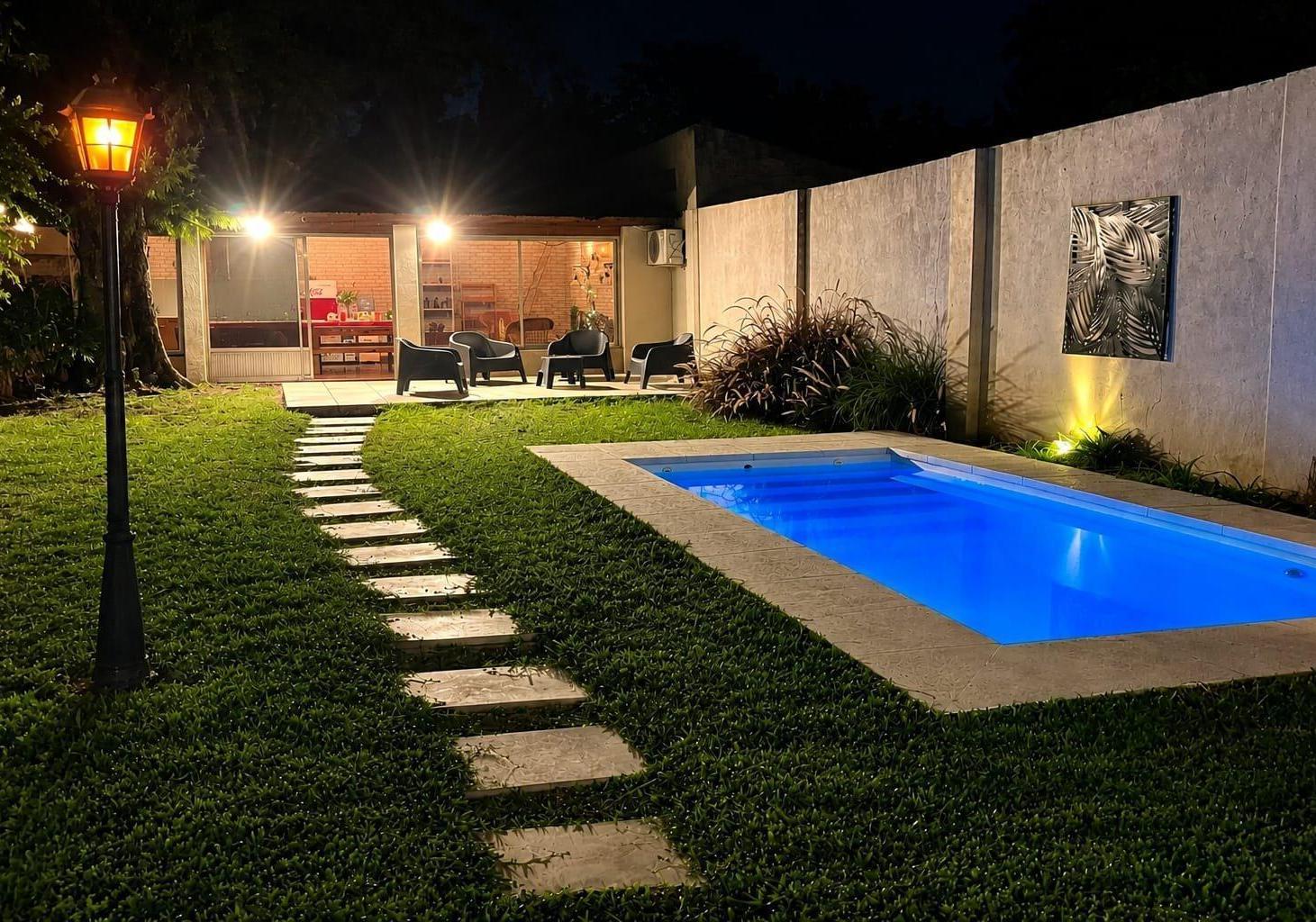 Foto de VENTA DE CASA 5 AMBIENTES C/COCHERA, PARQUE, PISCINA Y QUINCHO EN, imagen 2