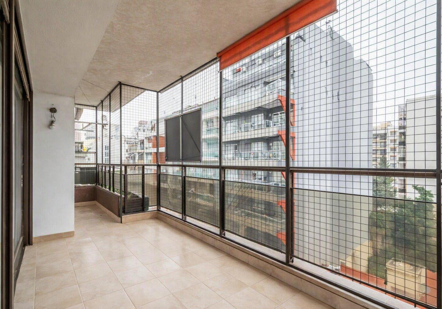 Foto de VENTA PISO 4 AMBIENTES C/DEPENDENCIA, BAULERA Y 2 COCHERAS CUBIERTAS, imagen 4
