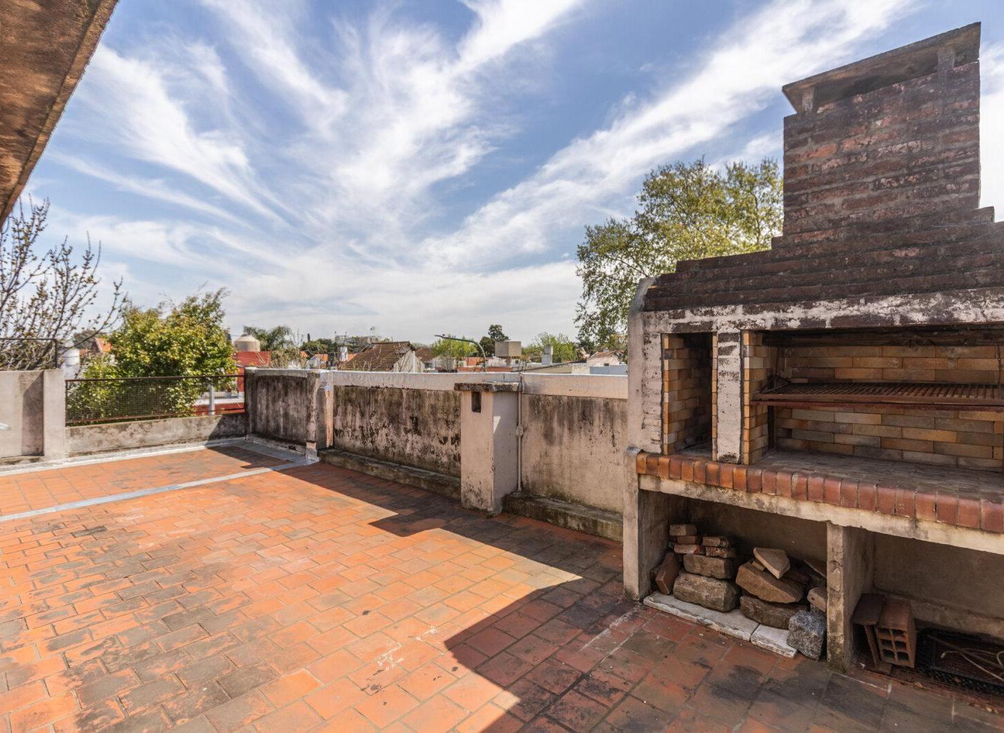 Foto de VENTA DE PH AL FRENTE 5 AMB 2 PLANTAS A REFACCIONAR C/PATIO,TERRAZA Y, imagen 1