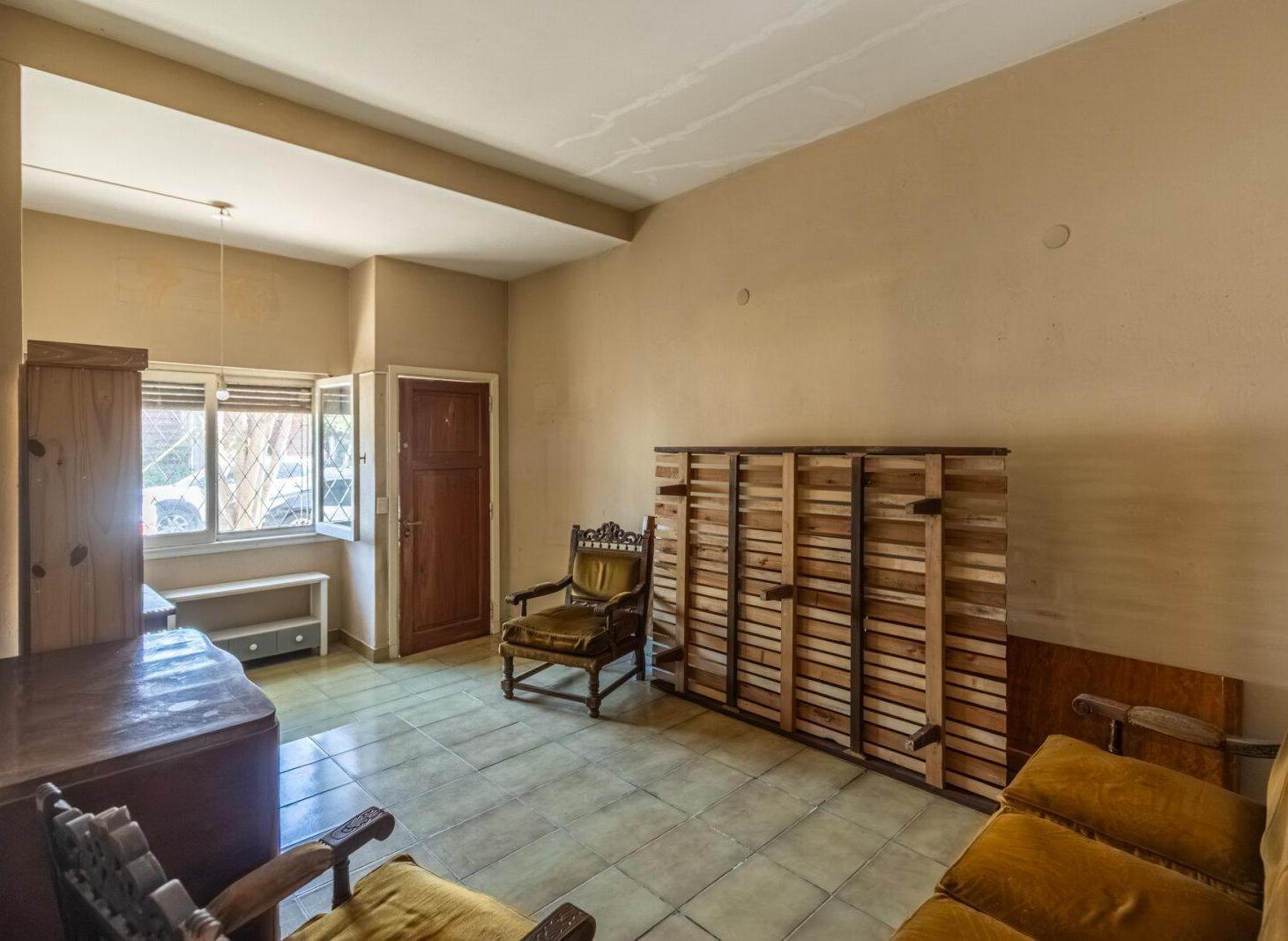 Foto de VENTA DE PH AL FRENTE 5 AMB 2 PLANTAS A REFACCIONAR C/PATIO,TERRAZA Y, imagen 4