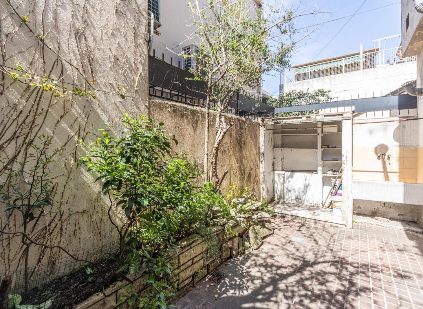 Foto de VENTA DE PH AL FRENTE 5 AMB 2 PLANTAS A REFACCIONAR C/PATIO,TERRAZA Y, imagen 2