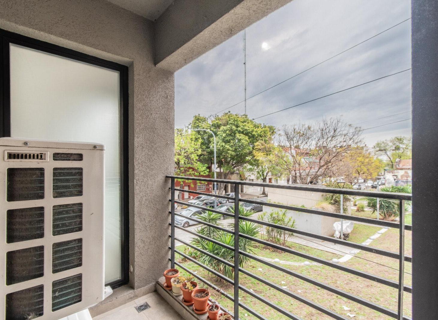 Foto de VENTA DE DEPARTAMENTO DE 2 AMBIENTES CON BALCÓN MUY LUMINOSO EN VILLA, imagen 4