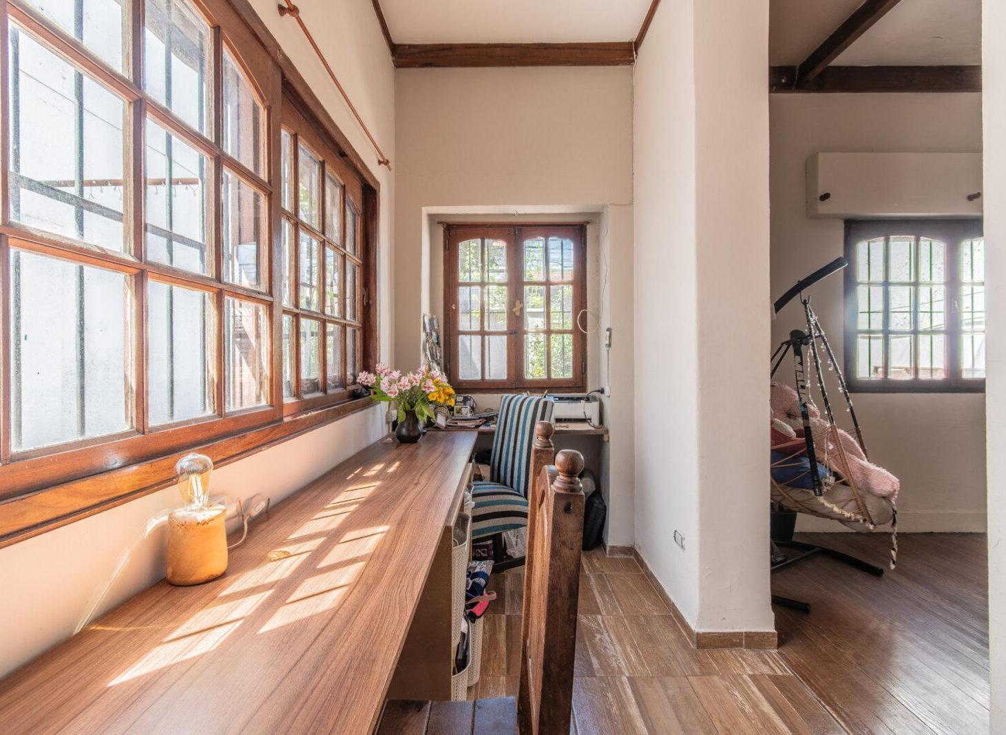 Foto de VENTA DE CASA 4 AMBIENTES EN 2 PLANTAS C/PATIO, QUINCHO Y TERRAZA EN, imagen 2