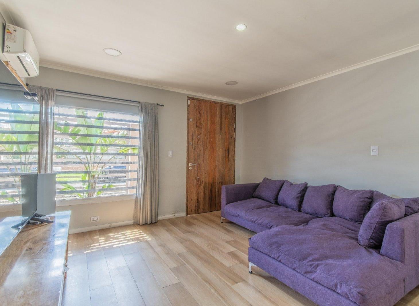 Foto de VENTA CASA 6 AMBIENTES CON COCHERA, PATIO Y PISCINA CLIMATIZADA EN, imagen 3