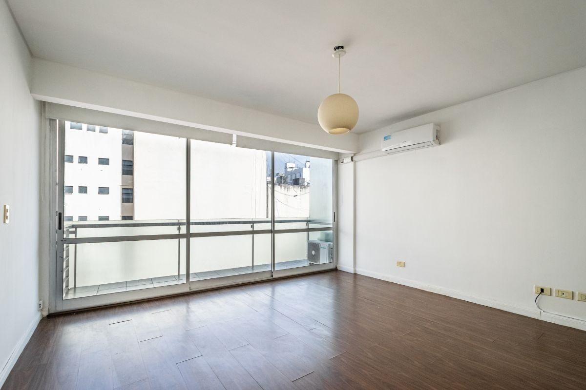 Foto de Monoambiente de 33 m² luminoso y con balcon en alquiler en San Nicolás, imagen 2