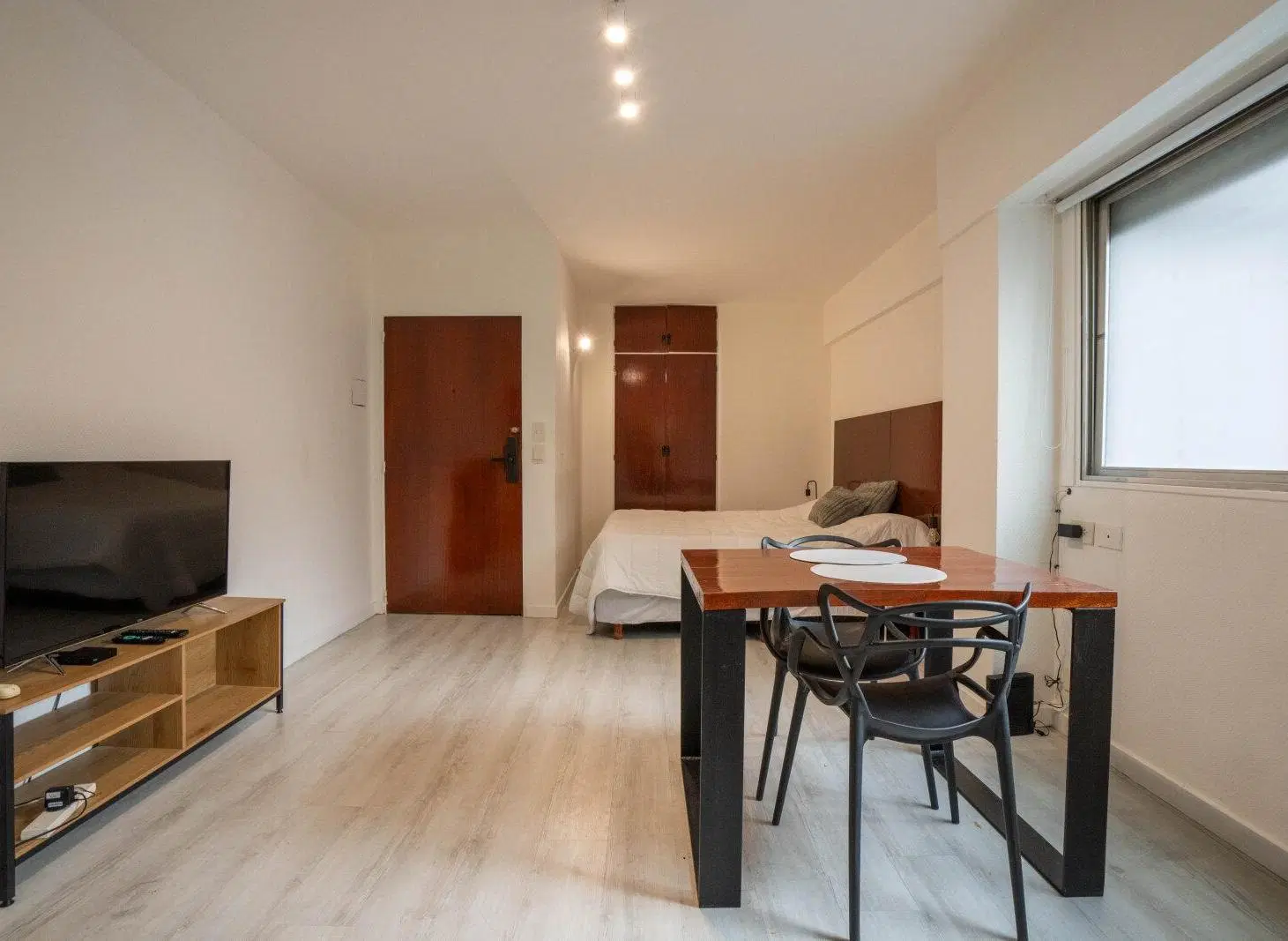 Excelente Monoamiente en un 7mo piso en la zona mas linda de Retiro 5