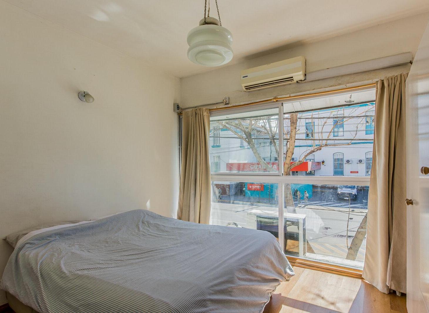 Foto de OPORTUNIDAD - DEPARTAMENTO - FRENTE AL HOSPITAL PIROVANO, imagen 2