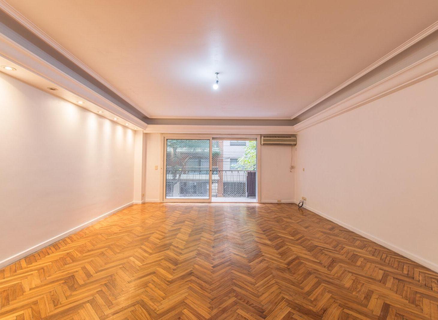 Foto de Piso de cuatro ambientes - Palermo Nuevo - Cochera y baulera, imagen 3