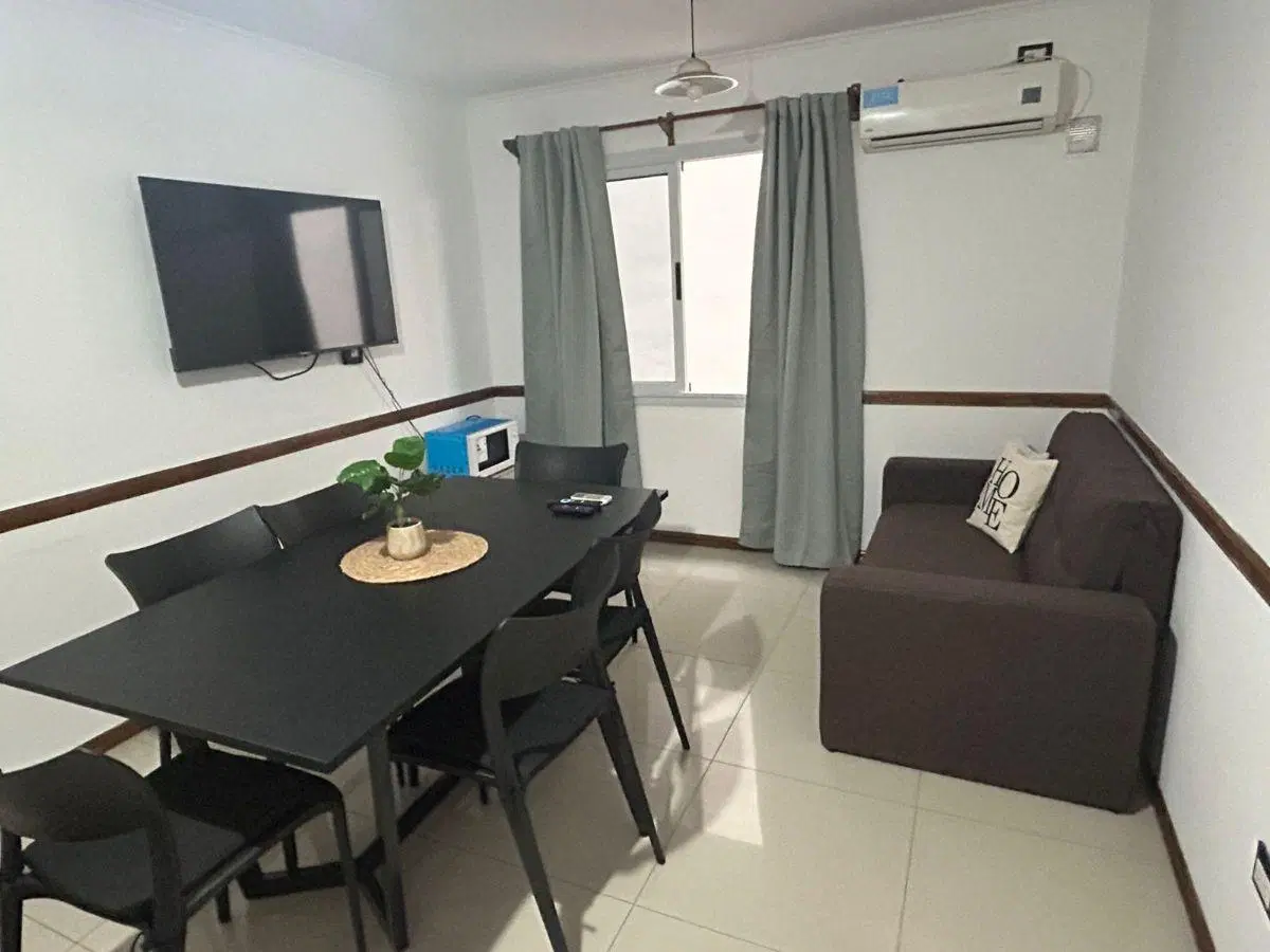 DPTO. 2 DORM. + COCHERA – TOTALE. EQUIPADO – A 350 MTS DE LA PEATONAL - SE PUEDE RECIBIR VEHÍCULO 5