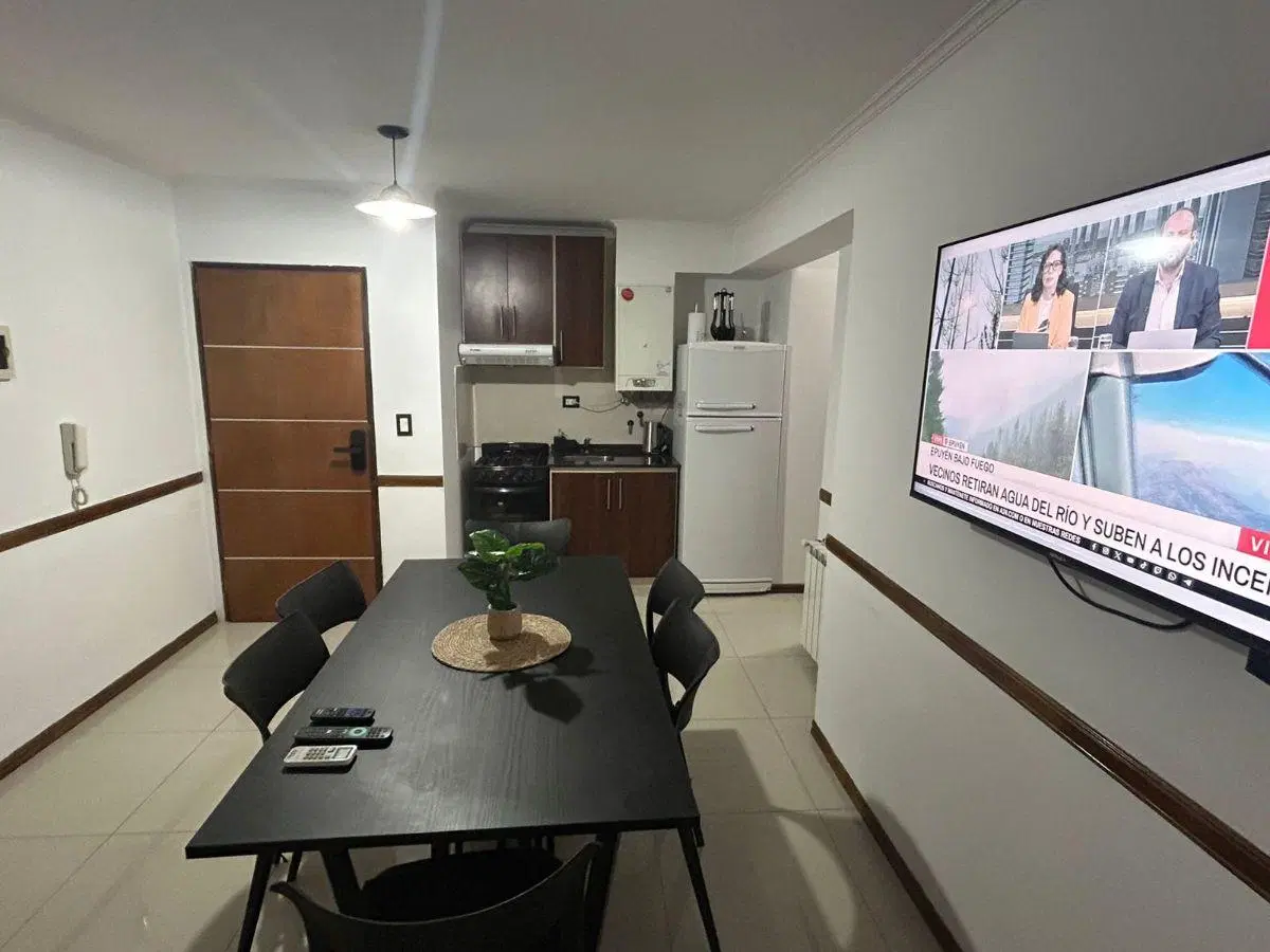 DPTO. 2 DORM. + COCHERA – TOTALE. EQUIPADO – A 350 MTS DE LA PEATONAL - SE PUEDE RECIBIR VEHÍCULO 3
