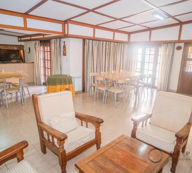 Increíble piso de 5 ambientes + cochera doble A 50 METROS DEL MAR!