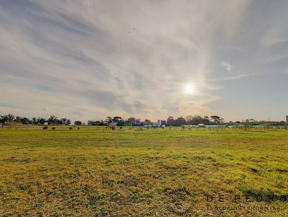 Lote de 1388 m² en Developer Park 1