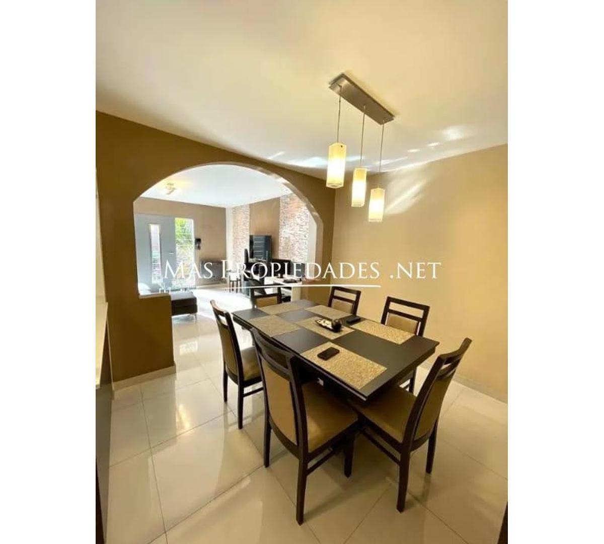 Casa en Venta en Lanús 4 Ambientes 5