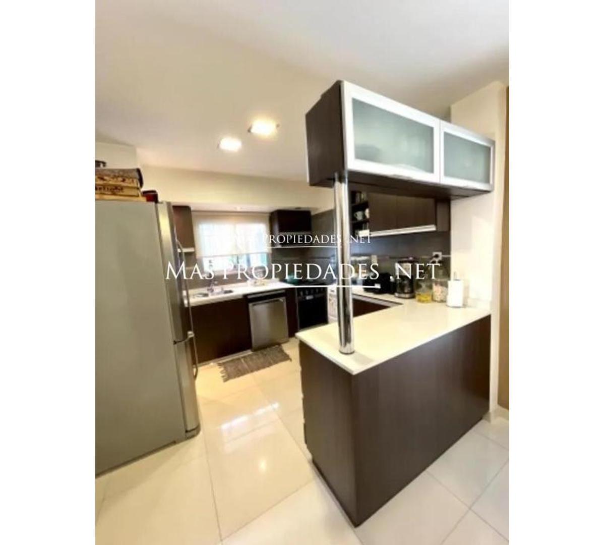 Casa en Venta en Lanús 4 Ambientes 3