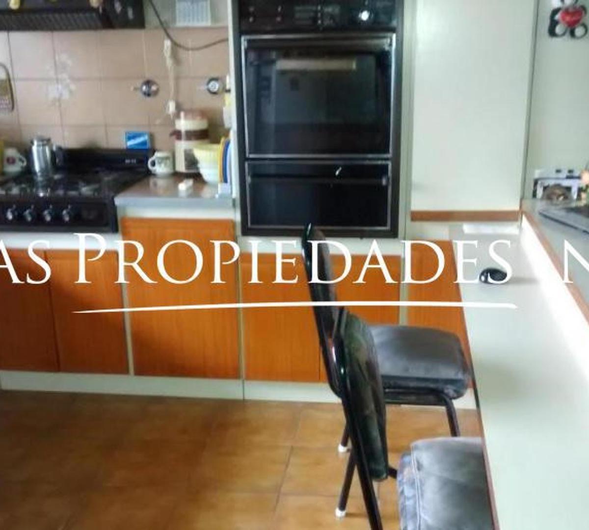 Casa en Venta en Quilmes 5 Ambientes 2