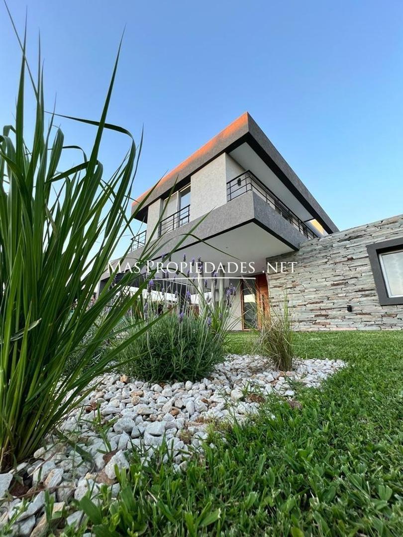 Casa en Venta en Terralagos Canning Parque Central 3