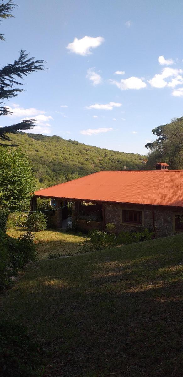 Venta Casa Antigua Cruz Chica a Refaccionar 1 Hectarea Frutales 2