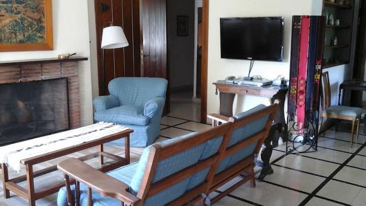 Se Vende Casa en La Cumbre Barrio Golf, de Estilo con Vistas 2