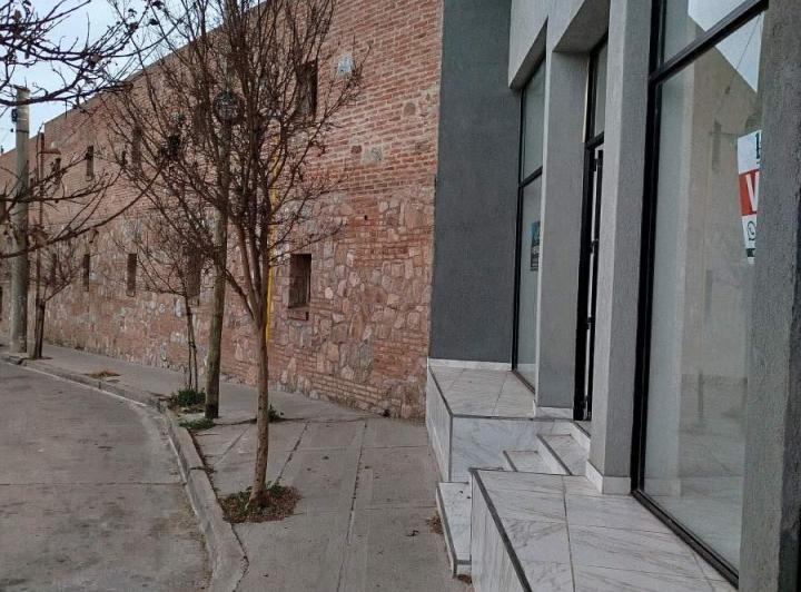 Se vende local nuevo en La Cumbre 105m2 4