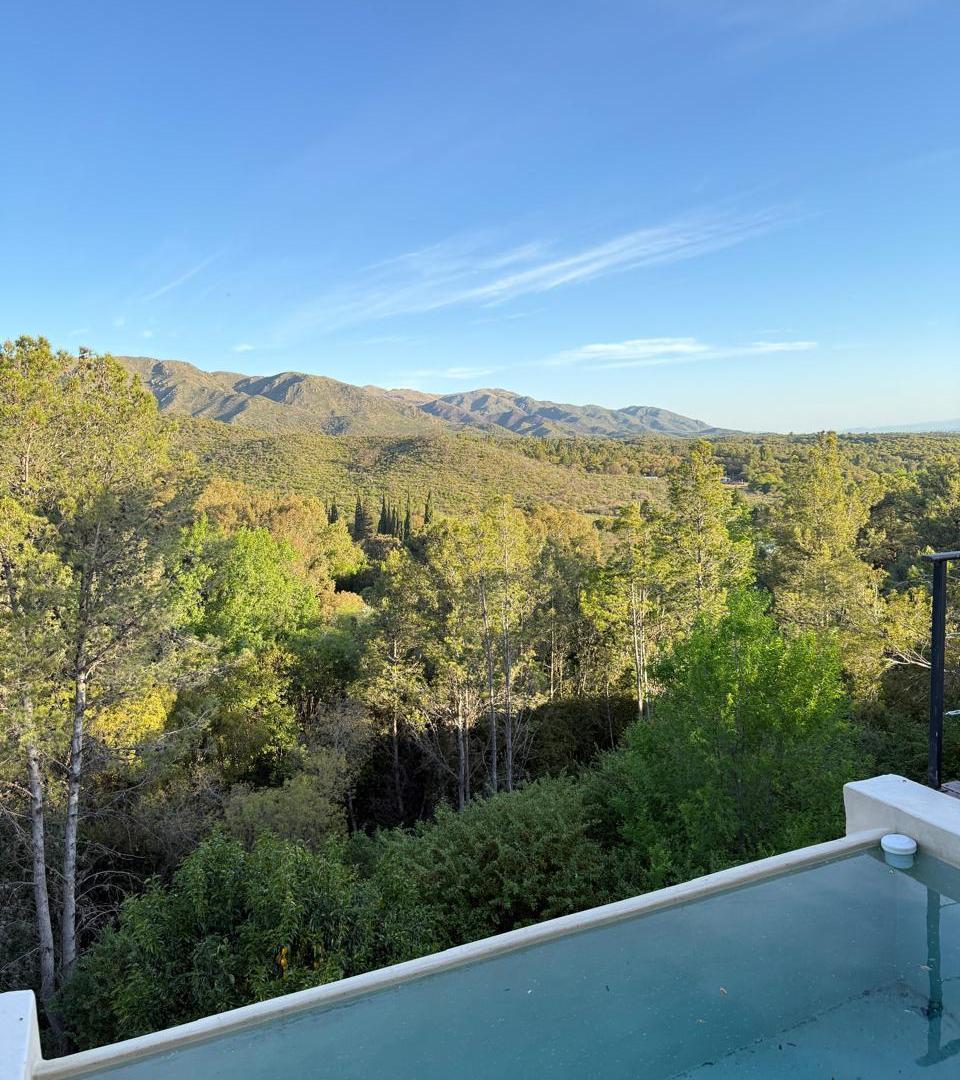 Casa de Lujo Recién Construida en B La Loma, La Cumbre  Vistas Insuperables al las Sierras