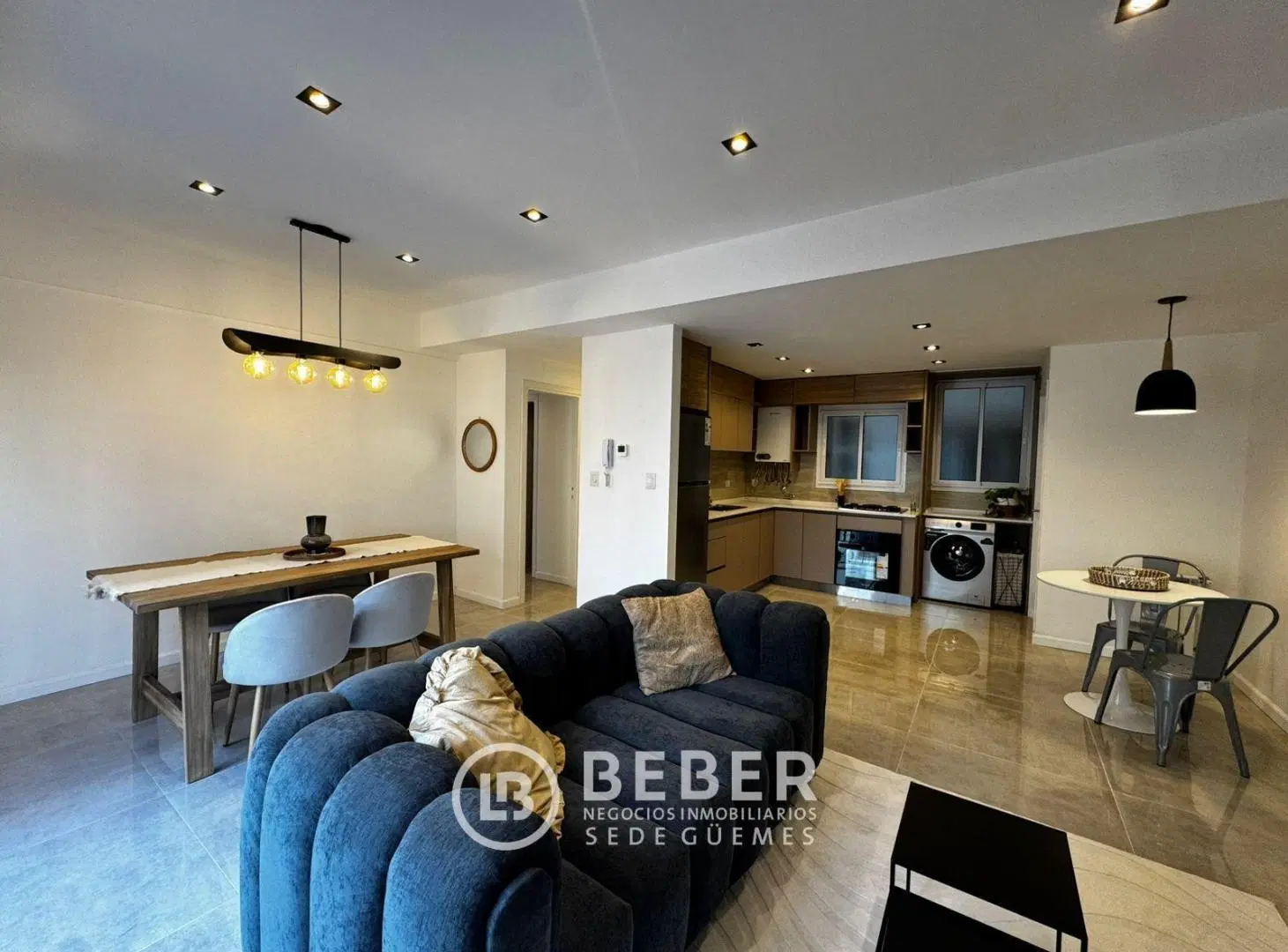En venta tres ambientes al frente con balcon saliente, Plaza Colon 2