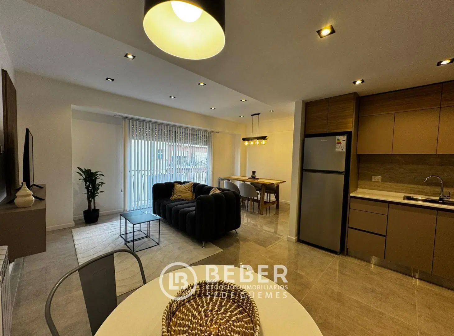 En venta tres ambientes al frente con balcon saliente, Plaza Colon 5