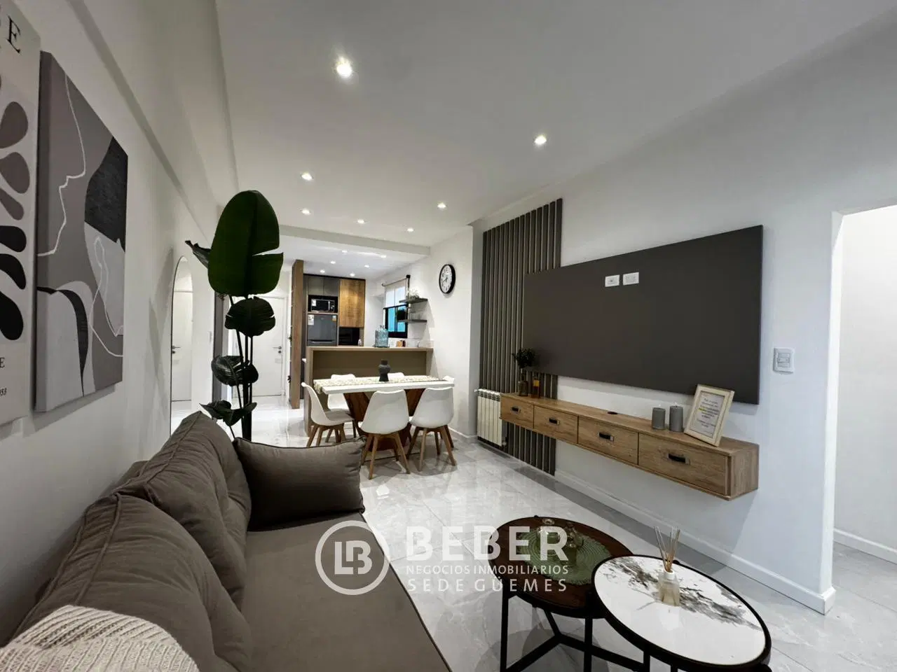 En venta tres ambientes con dependencia al lateral, Centro 3
