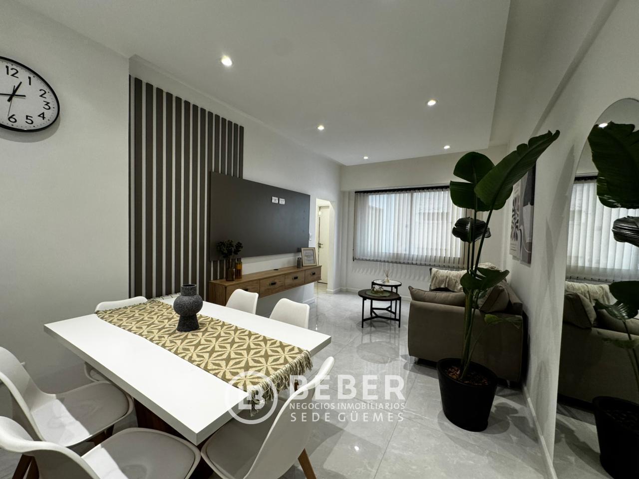 En venta tres ambientes con dependencia al lateral, Centro