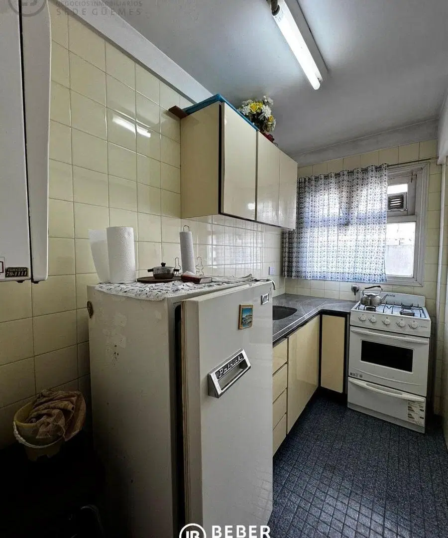 En venta ambiente al contrafrente, Guemes 3