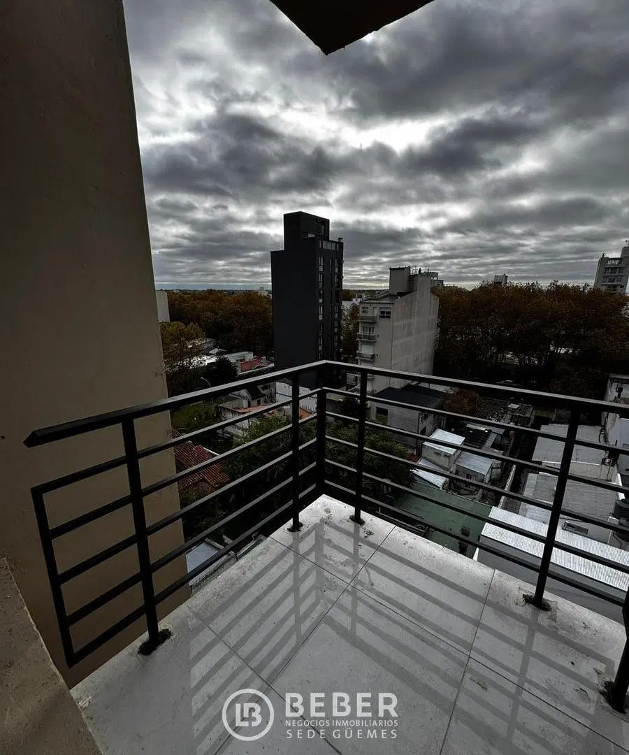 En venta dos ambientes con balcon, cochera y baulera, La Perla 2