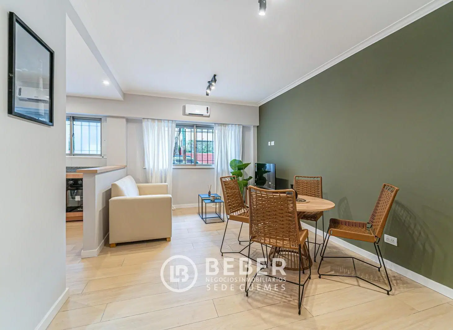 En venta dos ambientes con patio, Guemes 5