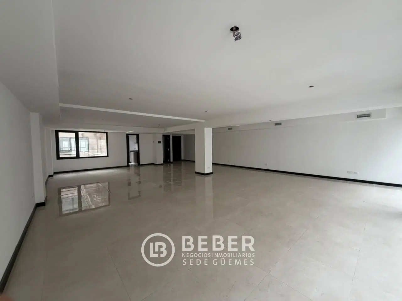 En venta oficinas al frente, Centro 2