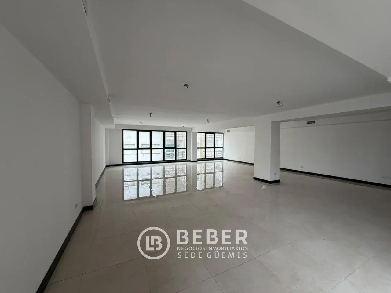 En venta oficinas al frente, Centro 3