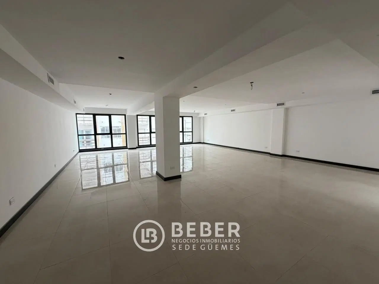 En venta oficinas al frente, Centro 2