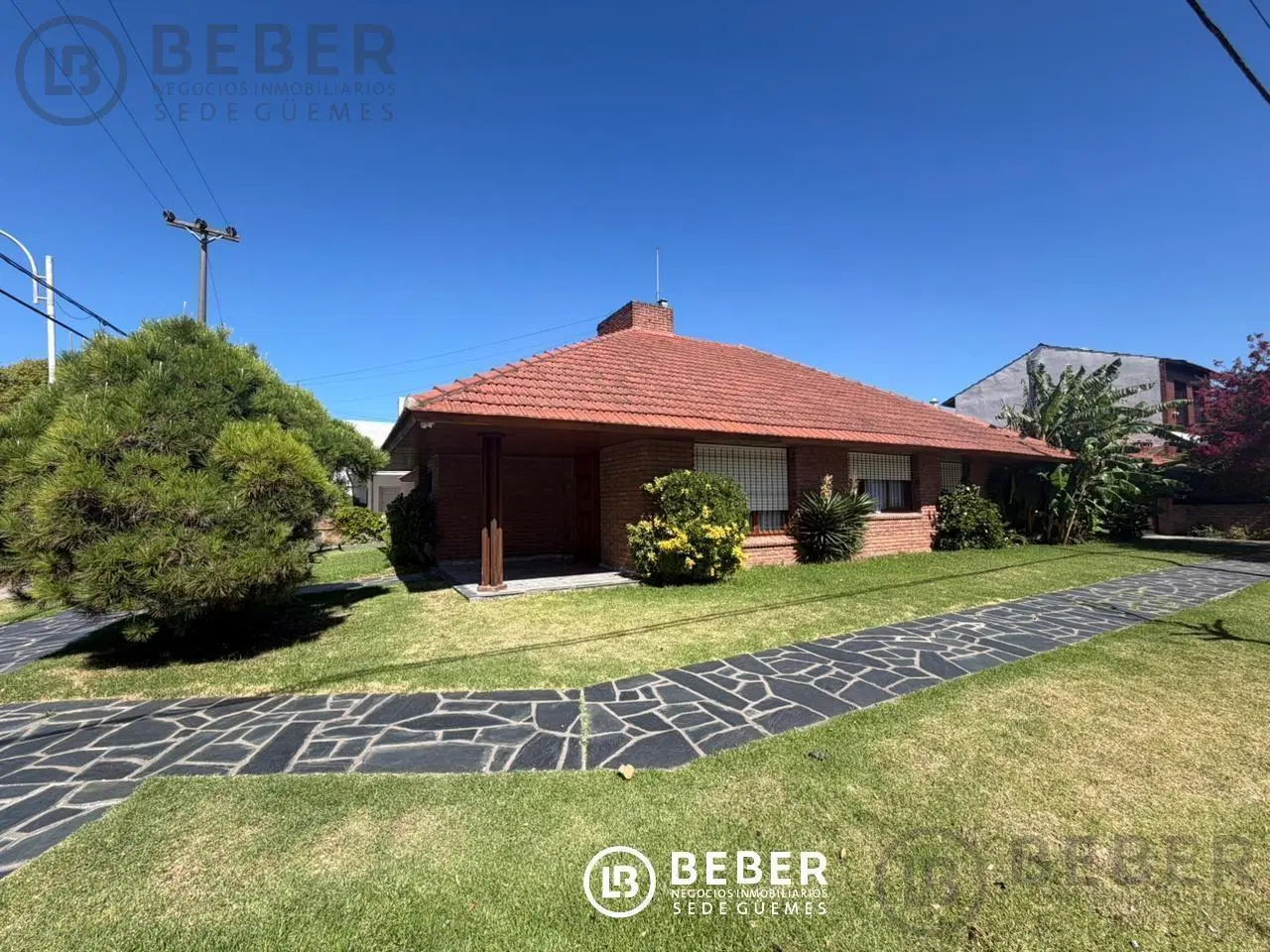 Casa 4 ambientes, apta crédito. Barrio Villa Primera 4