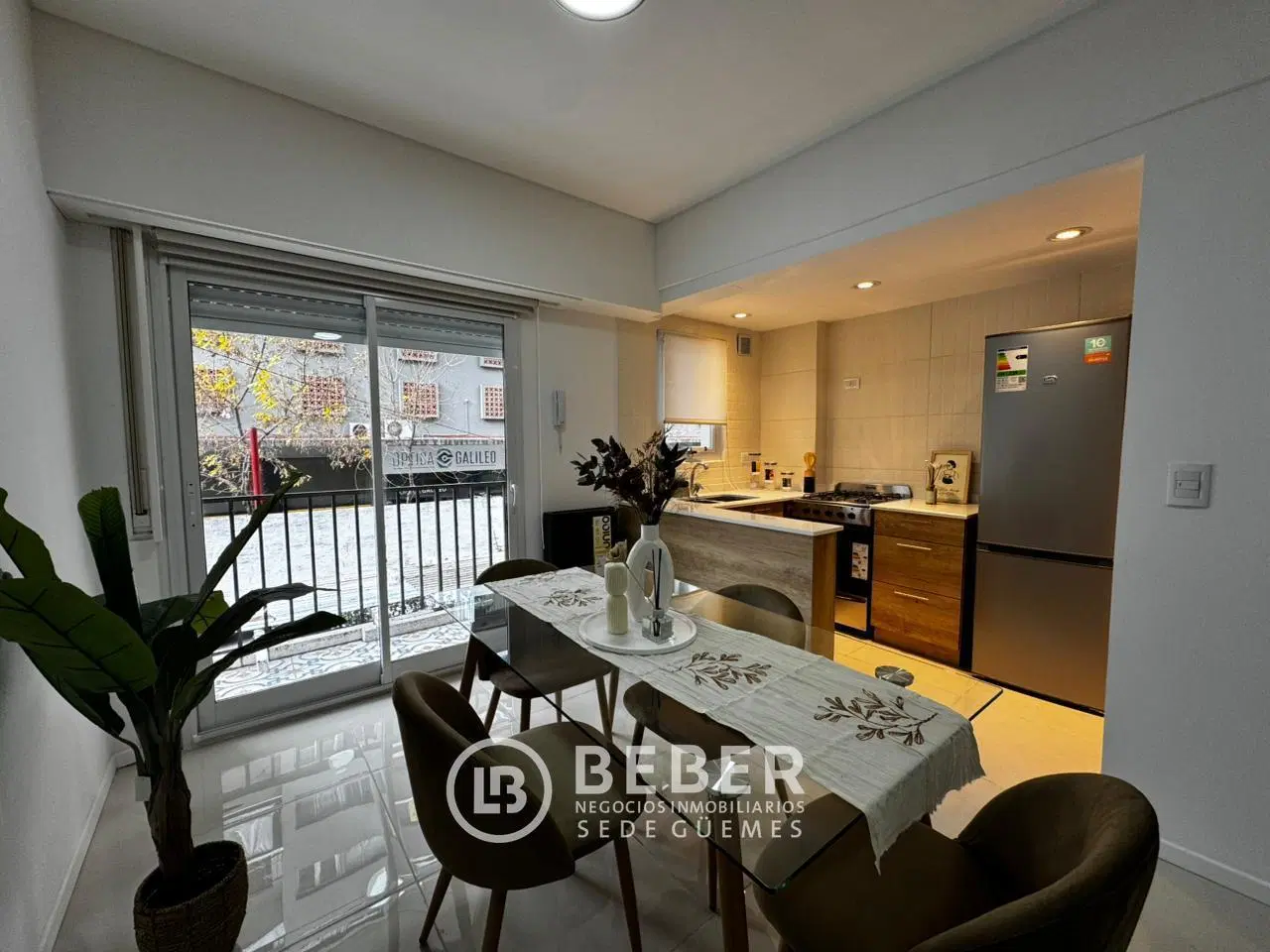 En venta tres ambientes al frente con balcon saliente, Centro 5