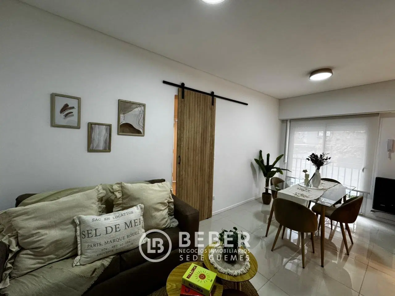 En venta tres ambientes al frente con balcon saliente, Centro 2