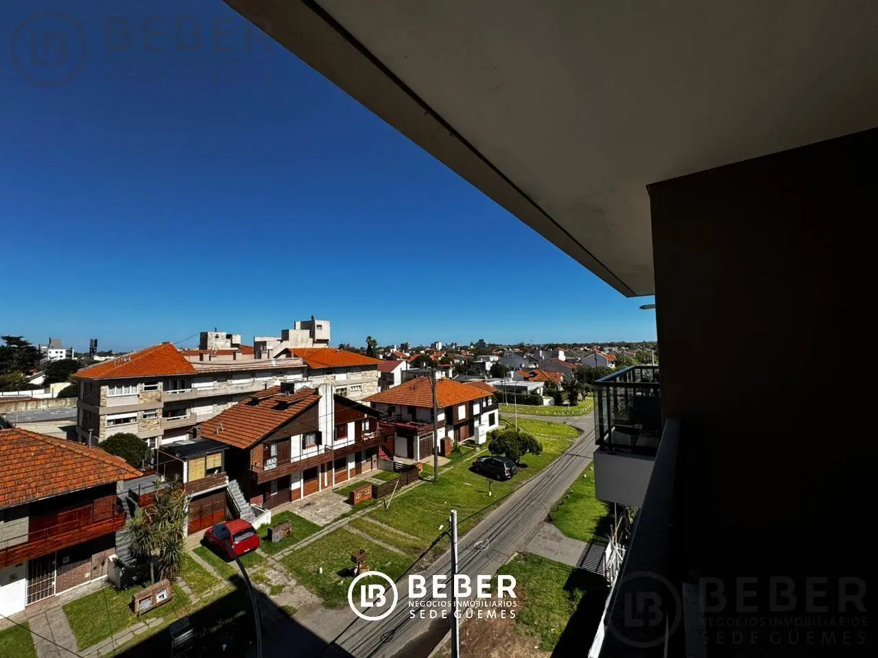 En alquiler ambiente al frente con balcón a estrenar con vista al mar, Constitución 1